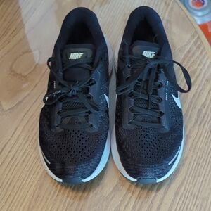 Nike Women's Black Athletic Shoes with White Accents